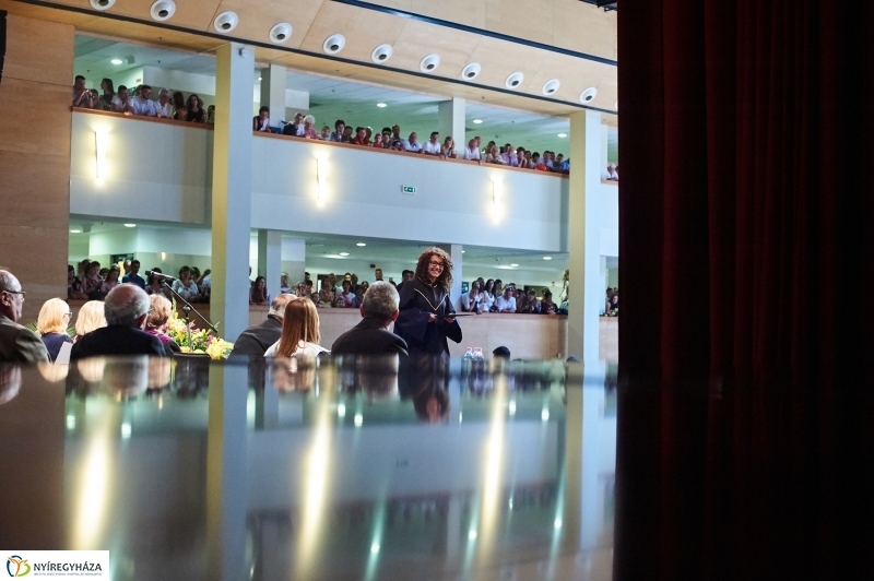 Diplomaosztó ünnepség az egyetemen II - fotó Szarka Lajos