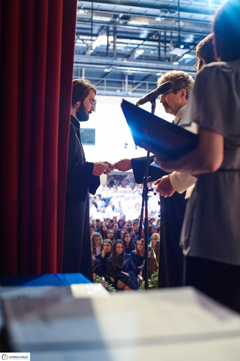 Diplomaosztó ünnepség az egyetemen II - fotó Szarka Lajos