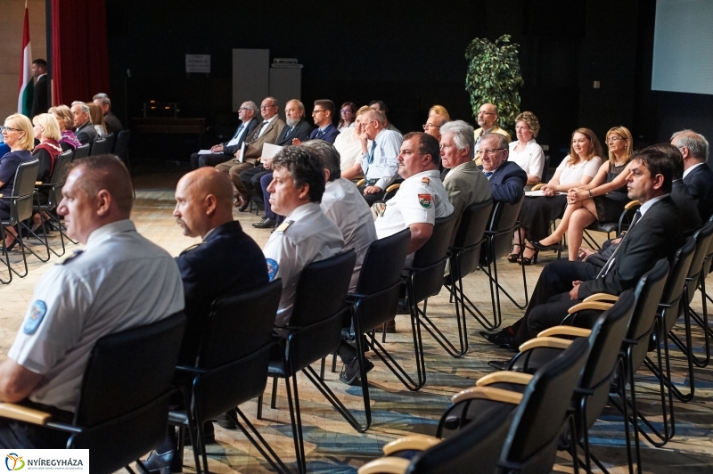 Diplomaosztó ünnepség az egyetemen II - fotó Szarka Lajos