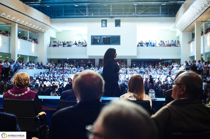 Diplomaosztó ünnepség az egyetemen II - fotó Szarka Lajos