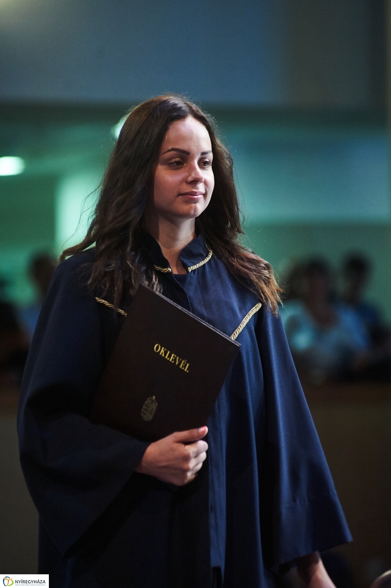 Diplomaosztó ünnepség az egyetemen II - fotó Szarka Lajos