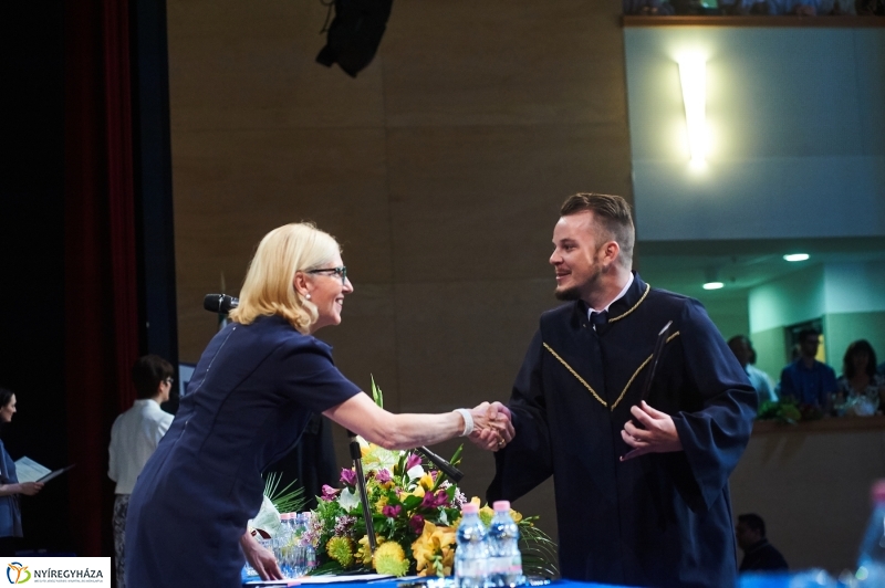 Diplomaosztó ünnepség az egyetemen II - fotó Szarka Lajos