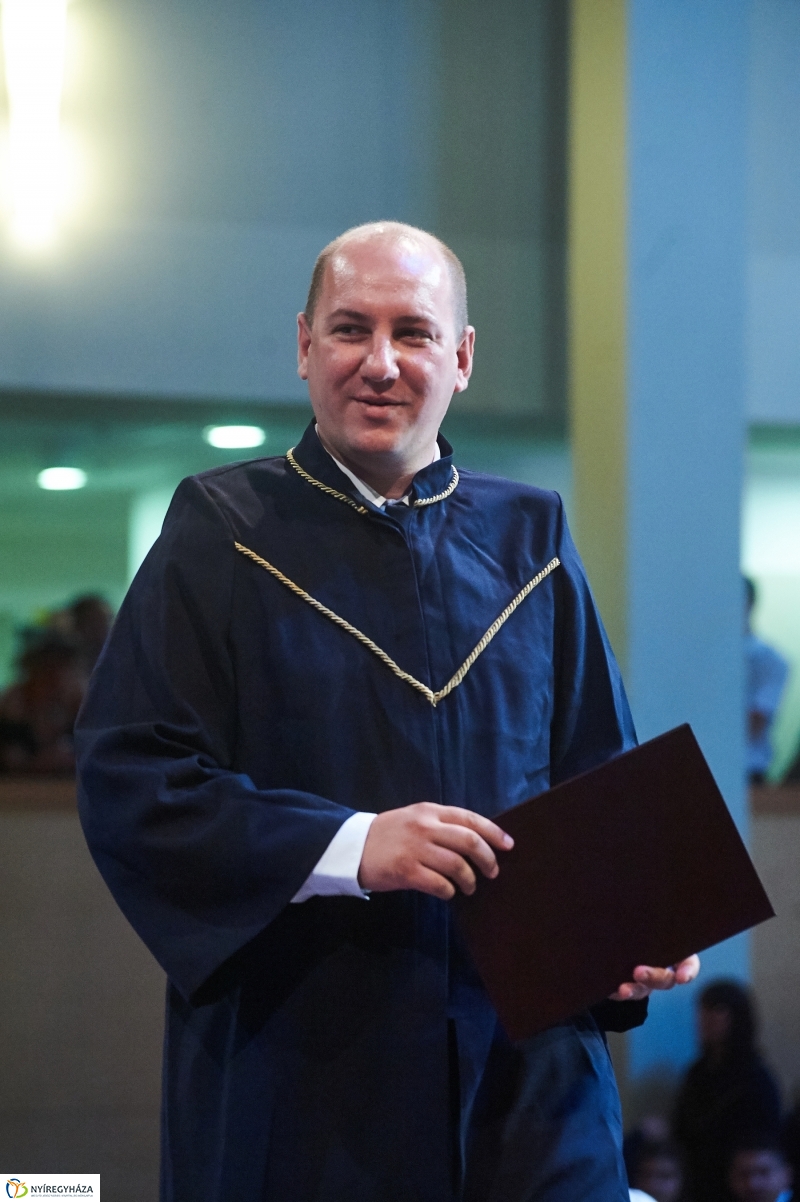 Diplomaosztó ünnepség az egyetemen II - fotó Szarka Lajos