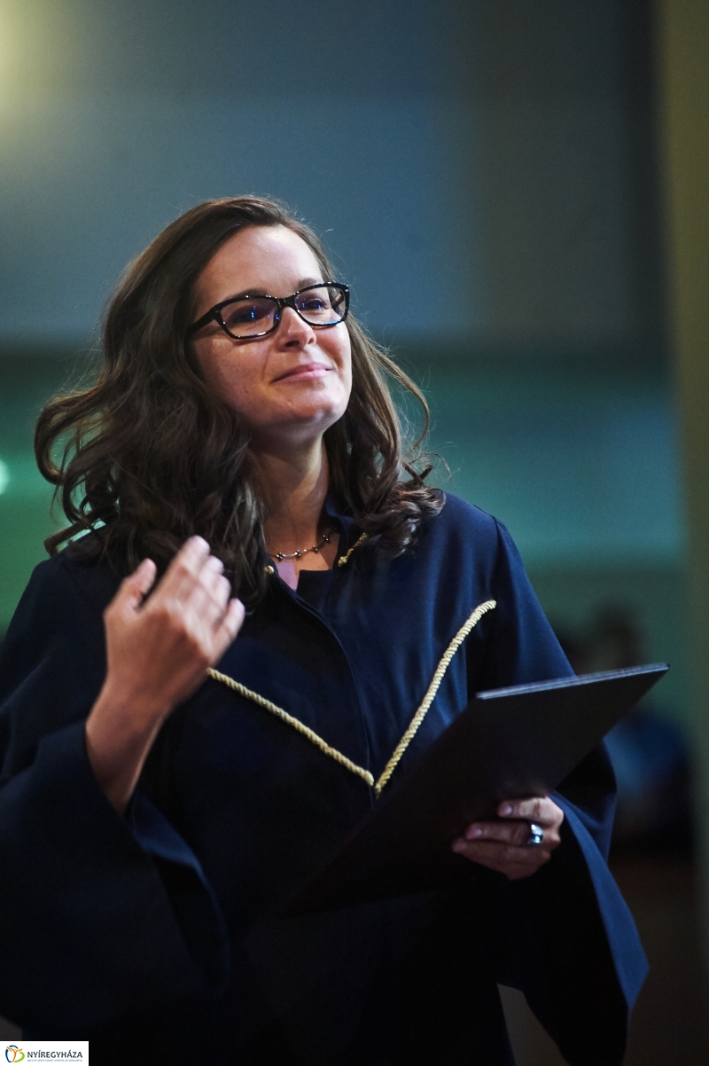 Diplomaosztó ünnepség az egyetemen II - fotó Szarka Lajos