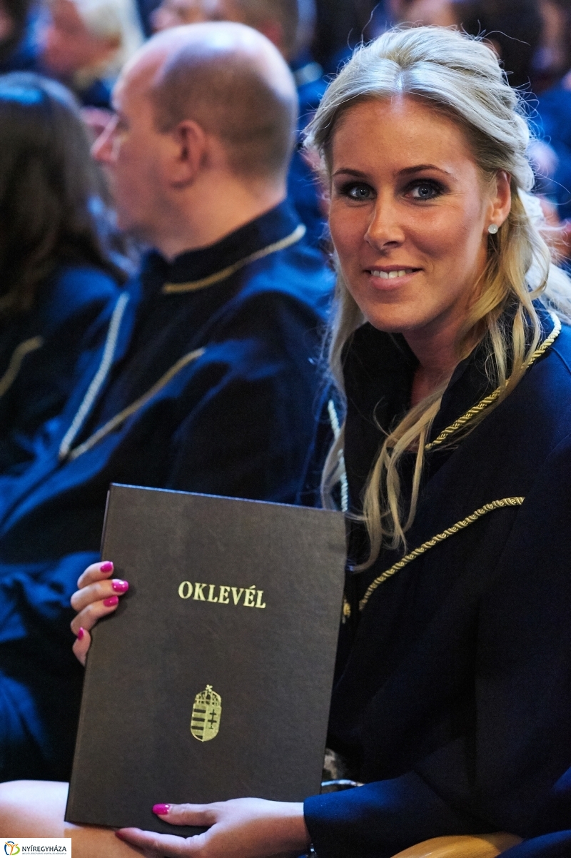 Diplomaosztó ünnepség az egyetemen II - fotó Szarka Lajos