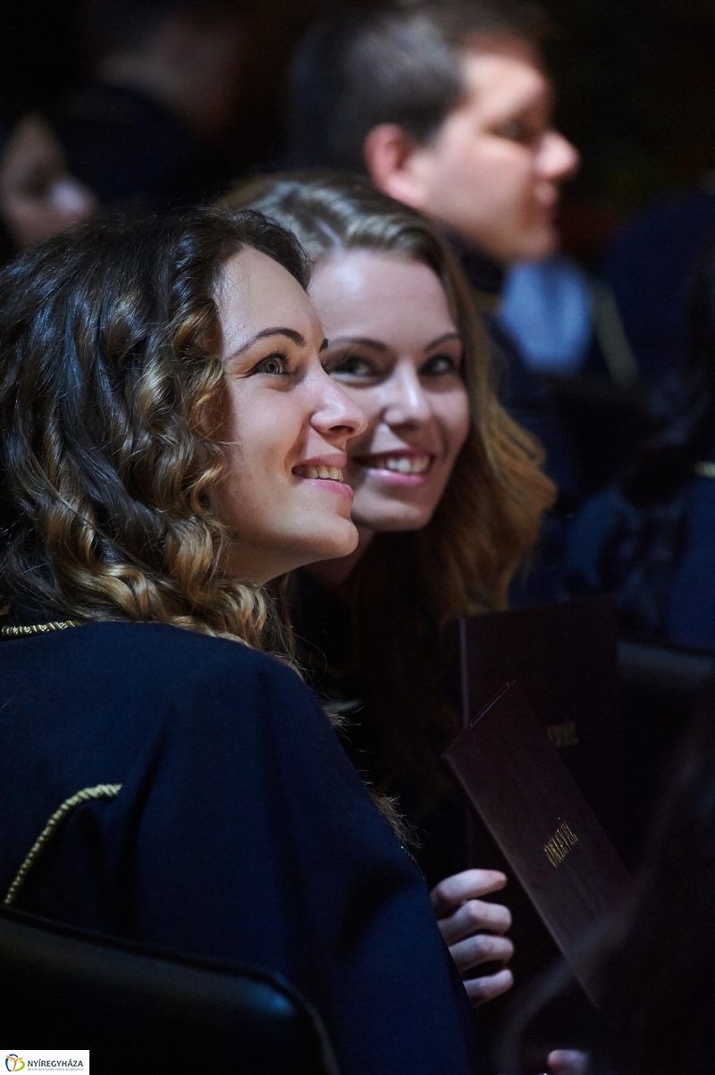 Diplomaosztó ünnepség az egyetemen II - fotó Szarka Lajos