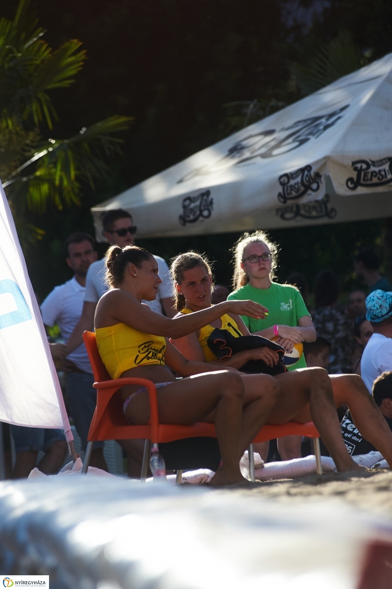 Strandröpi OB női döntő - fotó Szarka Lajos