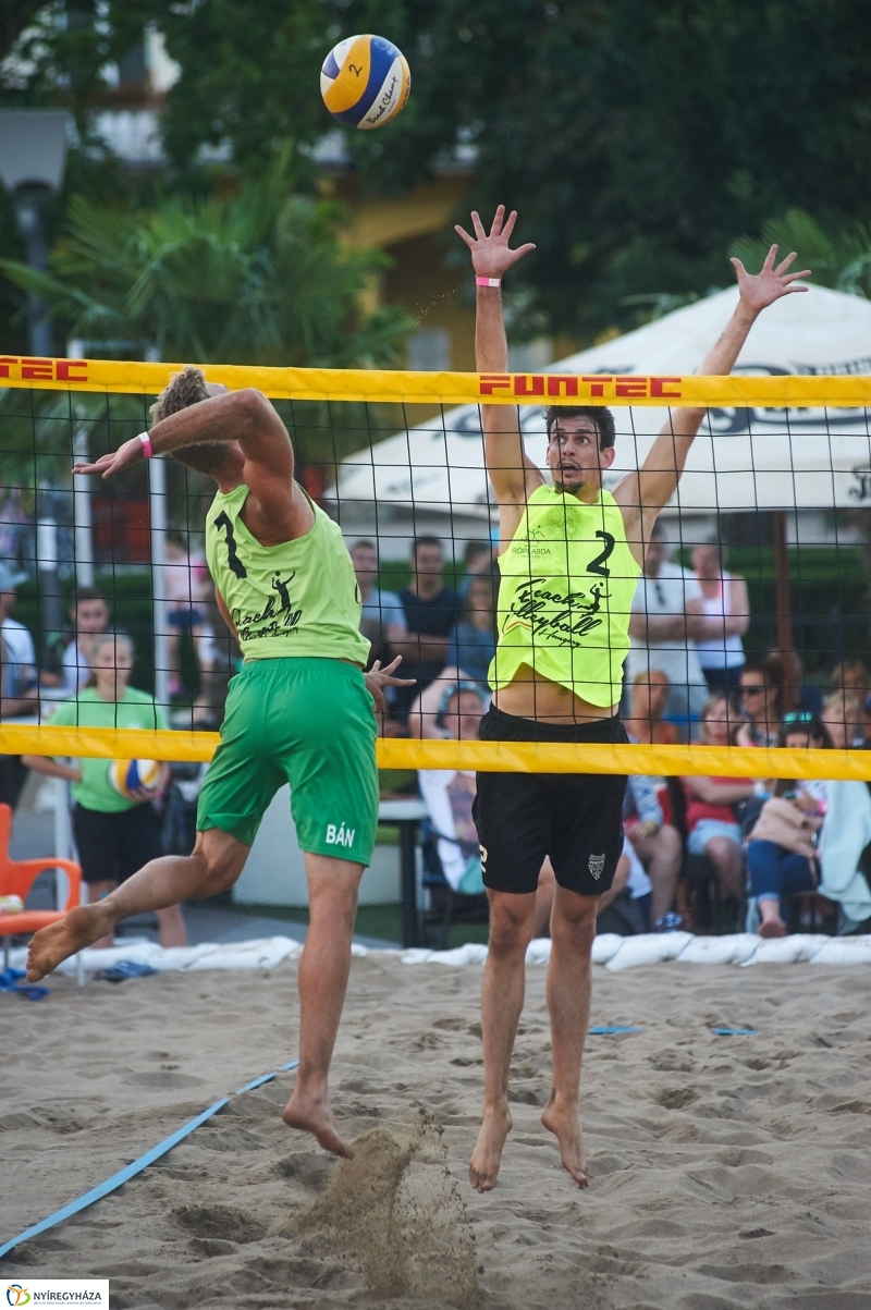 Strandröpi OB férfi döntő - fotó Szarka Lajos