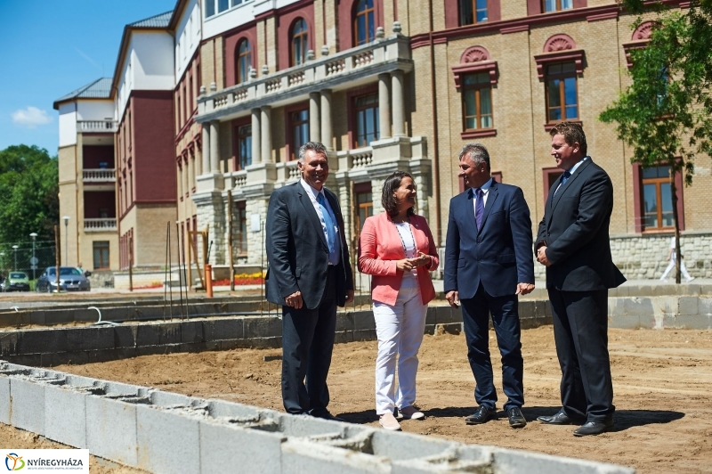 Óvoda épül a kórház területén - fotó Szarka Lajos