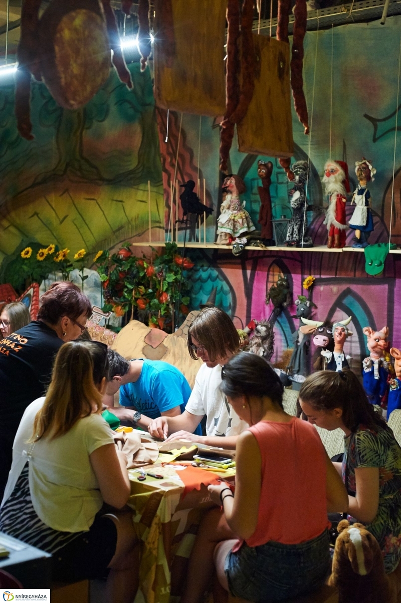 Közösségi szolgálat a Burattinoban - fotó Szarka Lajos