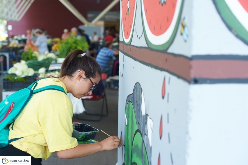 Művészi zöldségek és gyümölcsök a piacon - fotó Szarka Lajos