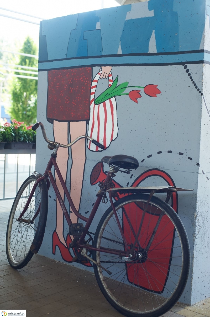 Művészi zöldségek és gyümölcsök a piacon - fotó Szarka Lajos