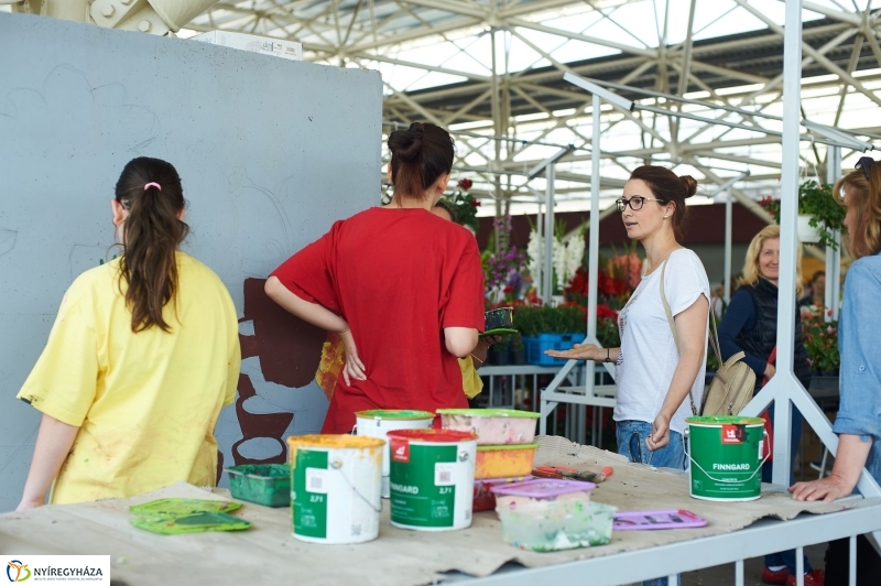 Művészi zöldségek és gyümölcsök a piacon - fotó Szarka Lajos