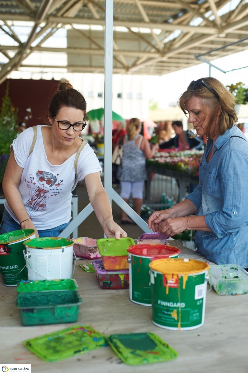Művészi zöldségek és gyümölcsök a piacon - fotó Szarka Lajos