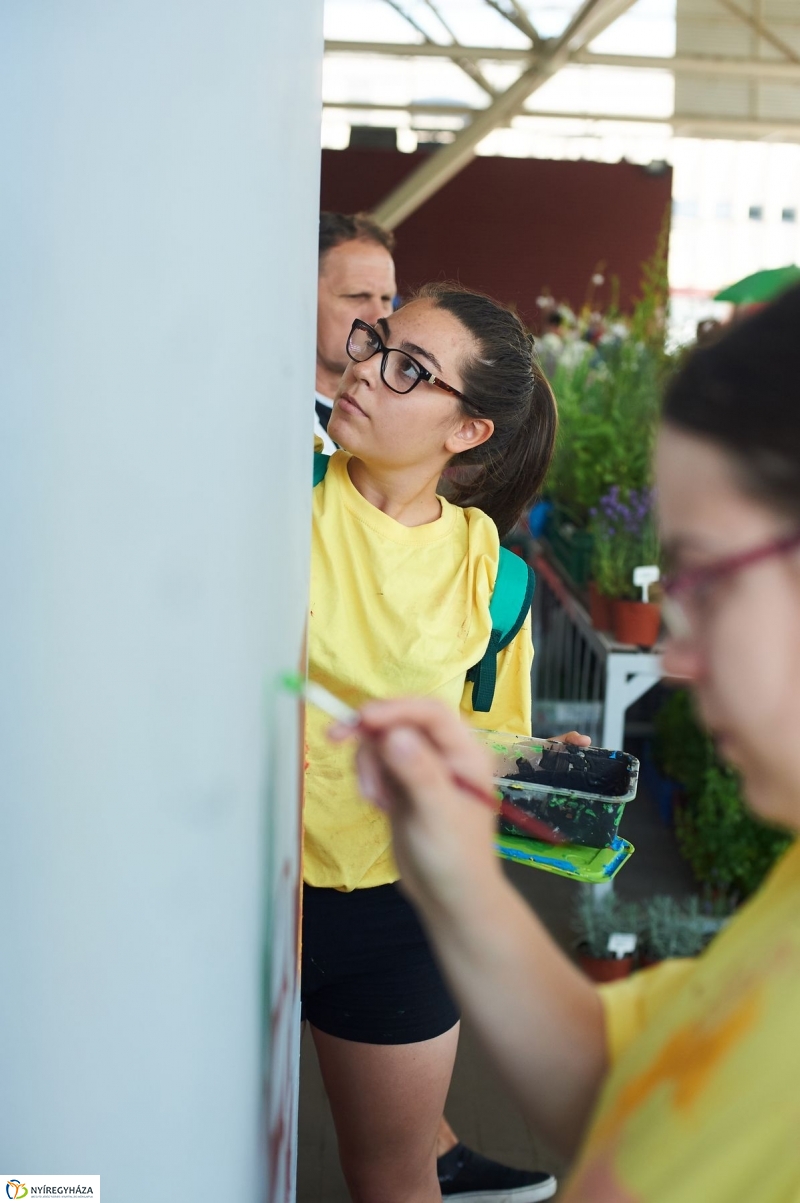 Művészi zöldségek és gyümölcsök a piacon - fotó Szarka Lajos