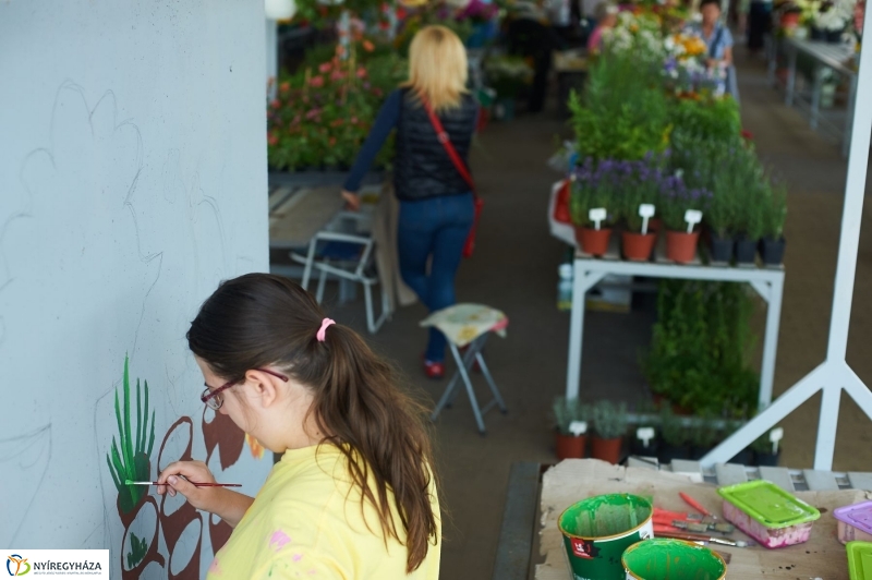 Művészi zöldségek és gyümölcsök a piacon - fotó Szarka Lajos