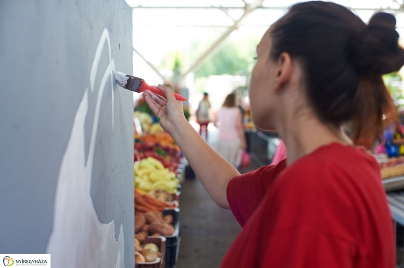 Művészi zöldségek és gyümölcsök a piacon - fotó Szarka Lajos