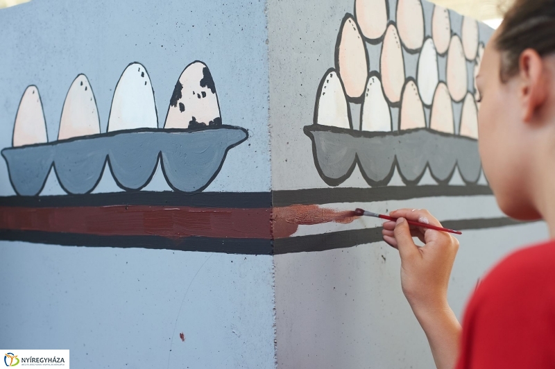 Művészi festés a Búza téri piacon - fotó Szarka Lajos