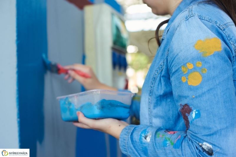 Művészi festés a Búza téri piacon - fotó Szarka Lajos