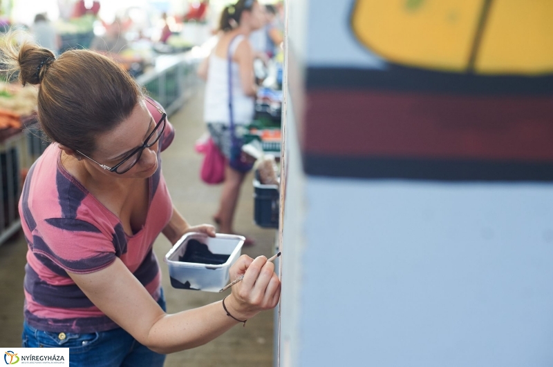 Művészi festés a Búza téri piacon - fotó Szarka Lajos