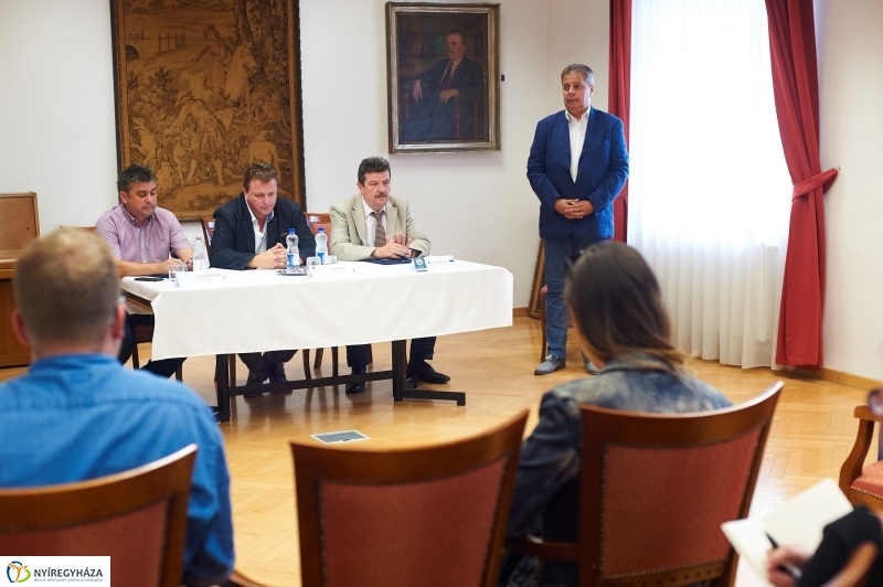 Együttműködési megállapodás aláírása - fotó Szarka Lajos