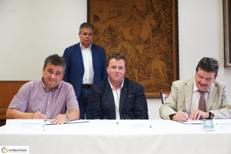 Együttműködési megállapodás aláírása - fotó Szarka Lajos