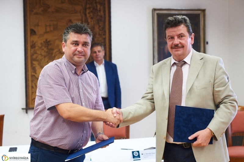 Együttműködési megállapodás aláírása - fotó Szarka Lajos