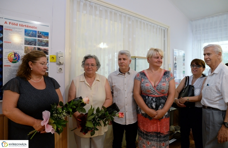 Különleges kiállítás az idősek klubjában