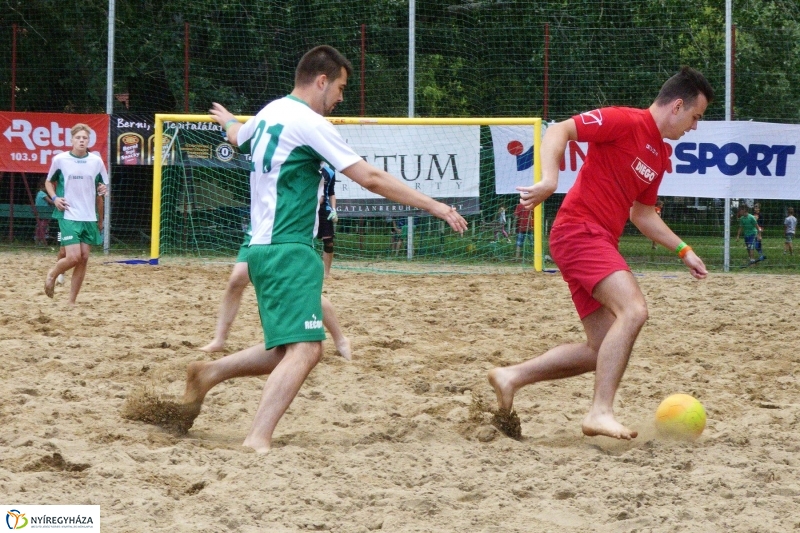 Elkezdődött a strandfoci - fotó Szarka Lajos