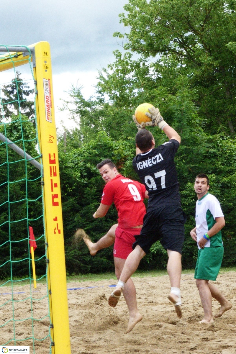 Elkezdődött a strandfoci - fotó Szarka Lajos