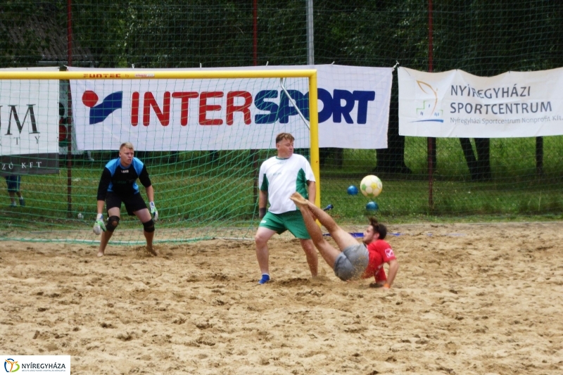 Elkezdődött a strandfoci - fotó Szarka Lajos