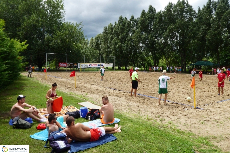 Elkezdődött a strandfoci - fotó Szarka Lajos