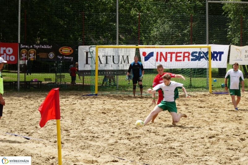 Elkezdődött a strandfoci - fotó Szarka Lajos