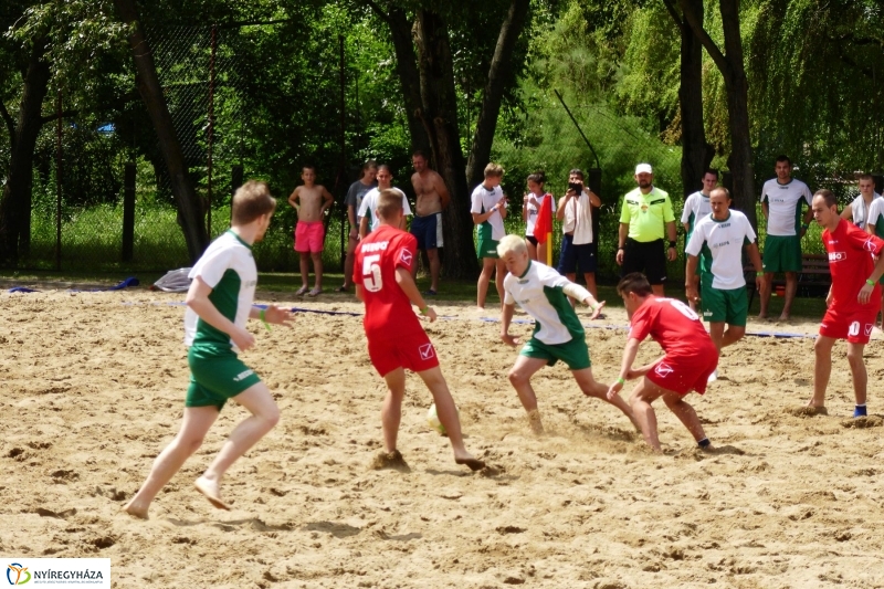 Elkezdődött a strandfoci - fotó Szarka Lajos