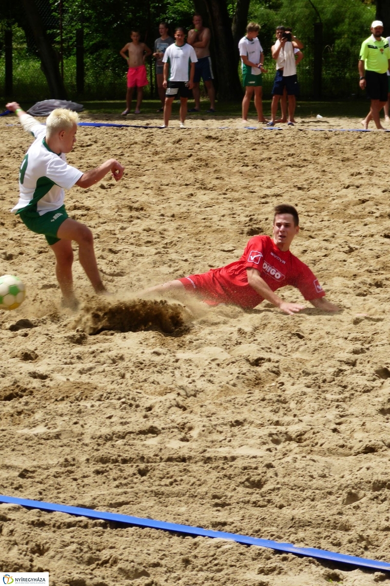 Elkezdődött a strandfoci - fotó Szarka Lajos