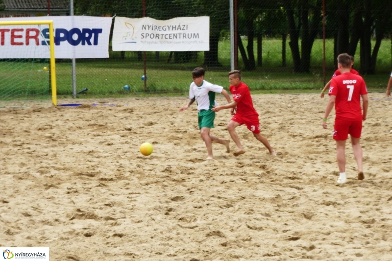Elkezdődött a strandfoci - fotó Szarka Lajos