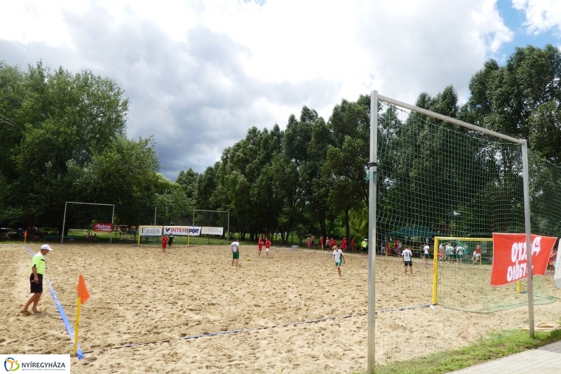 Elkezdődött a strandfoci - fotó Szarka Lajos