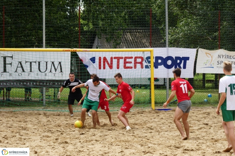 Elkezdődött a strandfoci - fotó Szarka Lajos