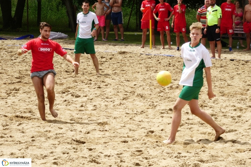 Elkezdődött a strandfoci - fotó Szarka Lajos