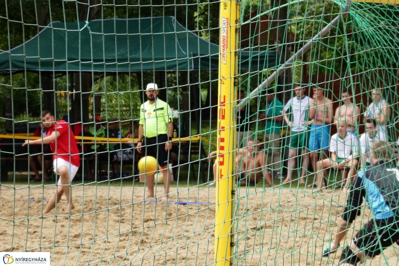 Elkezdődött a strandfoci - fotó Szarka Lajos