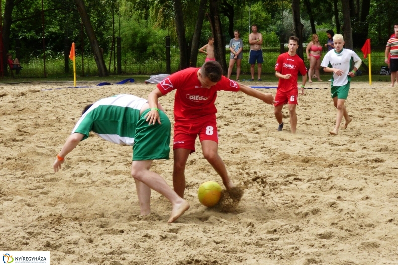 Elkezdődött a strandfoci - fotó Szarka Lajos