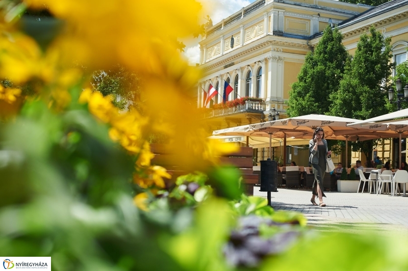 Nyári péntek délután a belvárosban - fotó Szarka Lajos