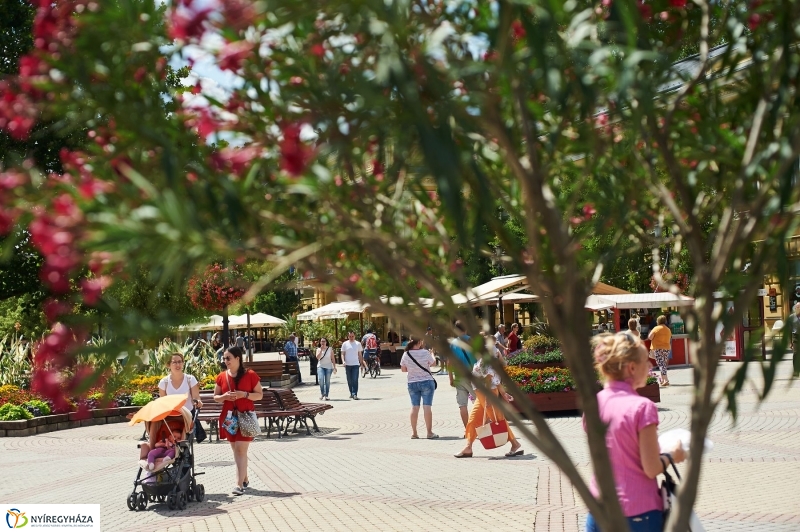 Nyári péntek délután a belvárosban - fotó Szarka Lajos