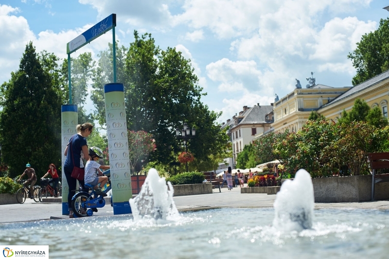 Nyári péntek délután a belvárosban - fotó Szarka Lajos