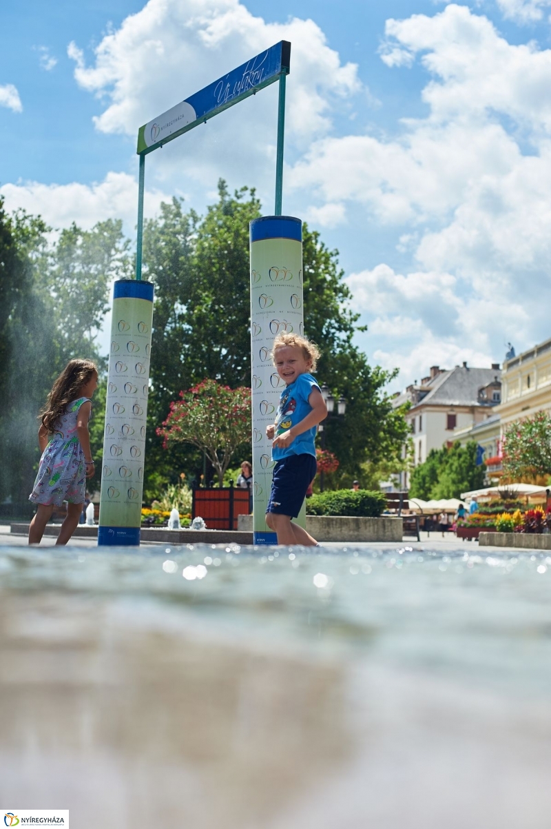 Nyári péntek délután a belvárosban - fotó Szarka Lajos