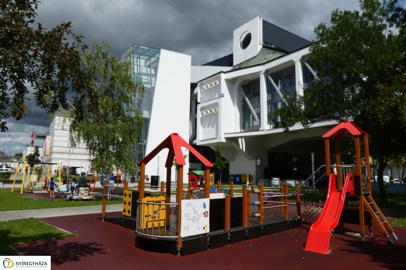 Nyári péntek délután a belvárosban - fotó Szarka Lajos