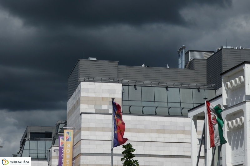 Nyári péntek délután a belvárosban - fotó Szarka Lajos