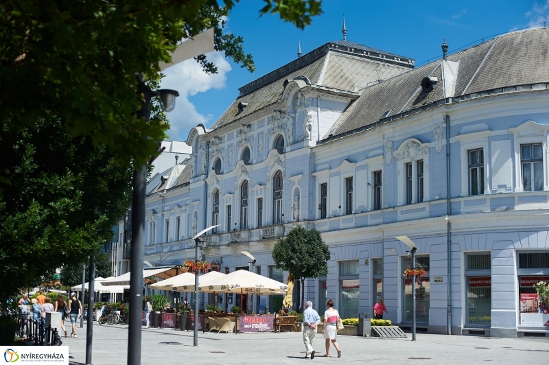 Nyári péntek délután a belvárosban - fotó Szarka Lajos
