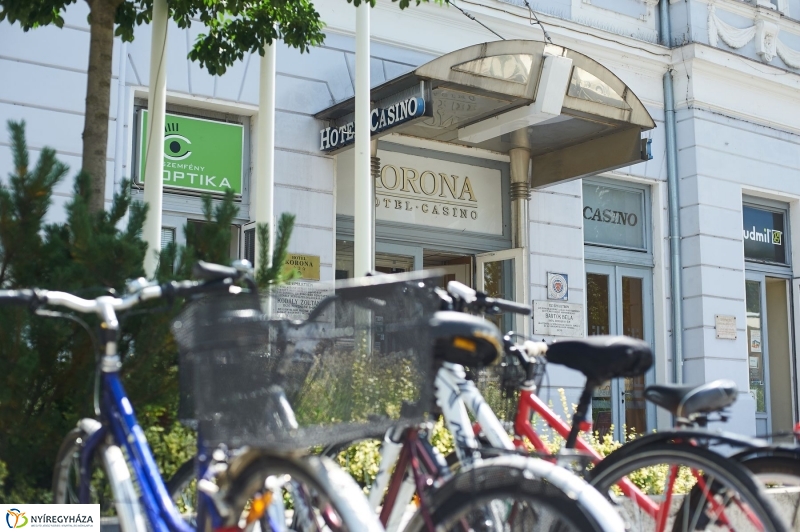 Nyári péntek délután a belvárosban - fotó Szarka Lajos