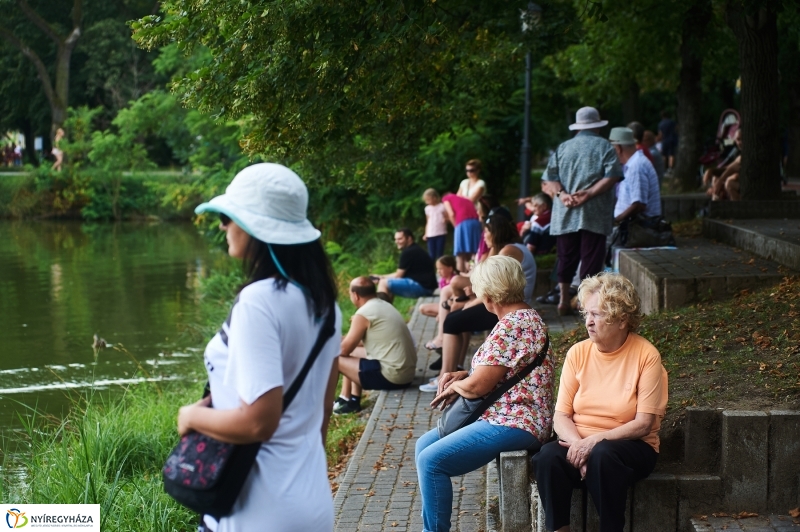 Sárkányhajó verseny Sóstón - fotó Szarka Lajos